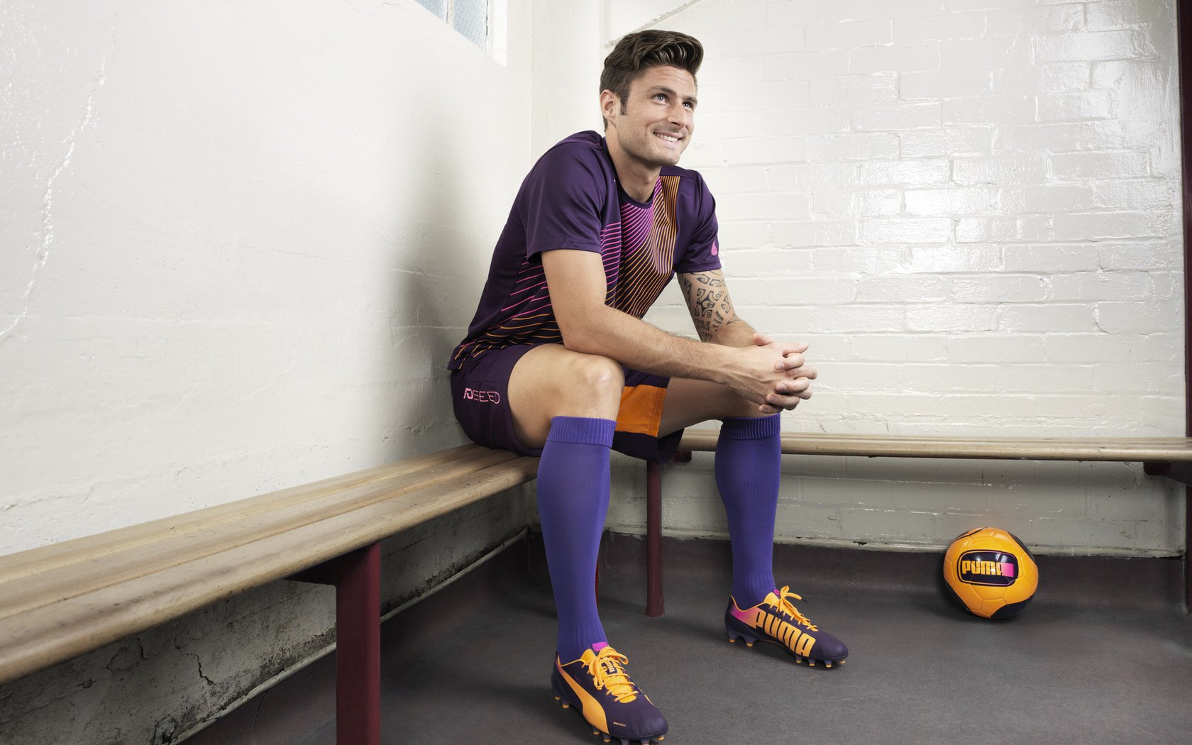 开云官网-11场28球 西甲第1！巴萨进攻火力超皇马：全队11人破门，西甲巴萨对阵皇马